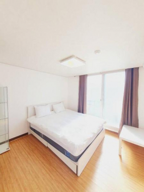 Gangnam Beautiful sunshine apt 3Room 2Bath 장기문의